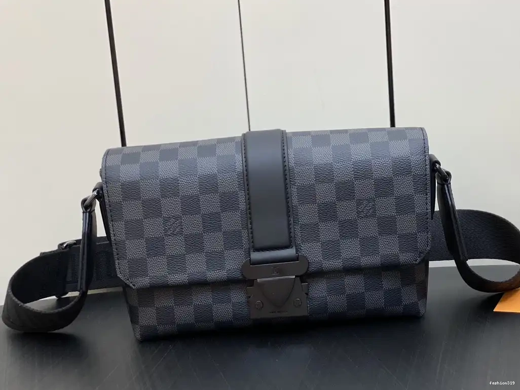 LOUIS Messenger S-Cape VUITTON 0323